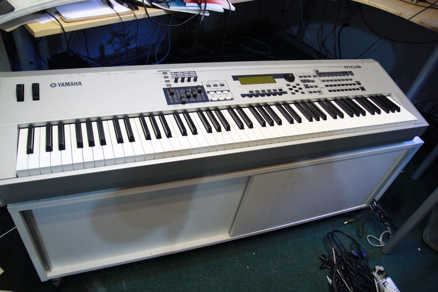 Yamaha MO 8 88 Key Workstation Used